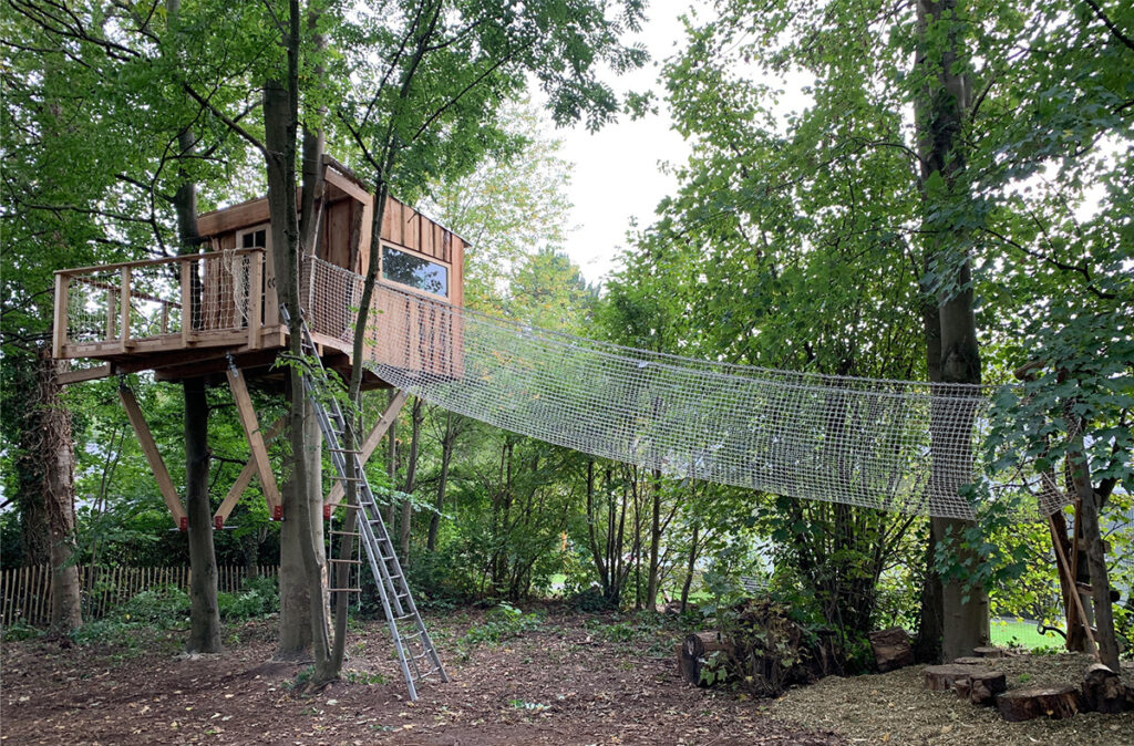 ferme nos pilifs cabane bois