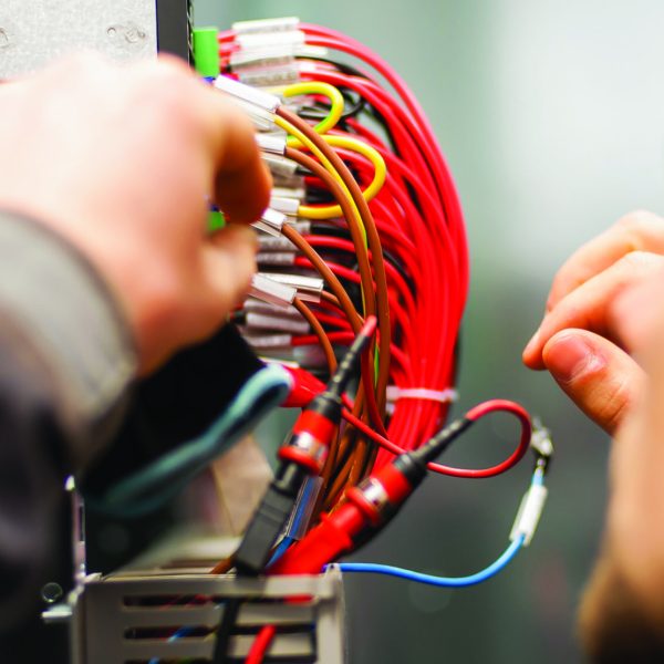 Montage électrique chez Travco