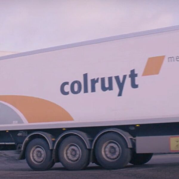 Martine Pauwels, directrice supply chain chez Colruyt discutant de leur partenariat de longue date avec des entreprises de travail adapté